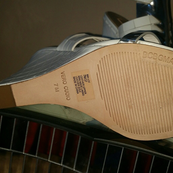 BCBG MaxAzria White and silver wedge , size 7, NEW!!! - Picture 4 of 4